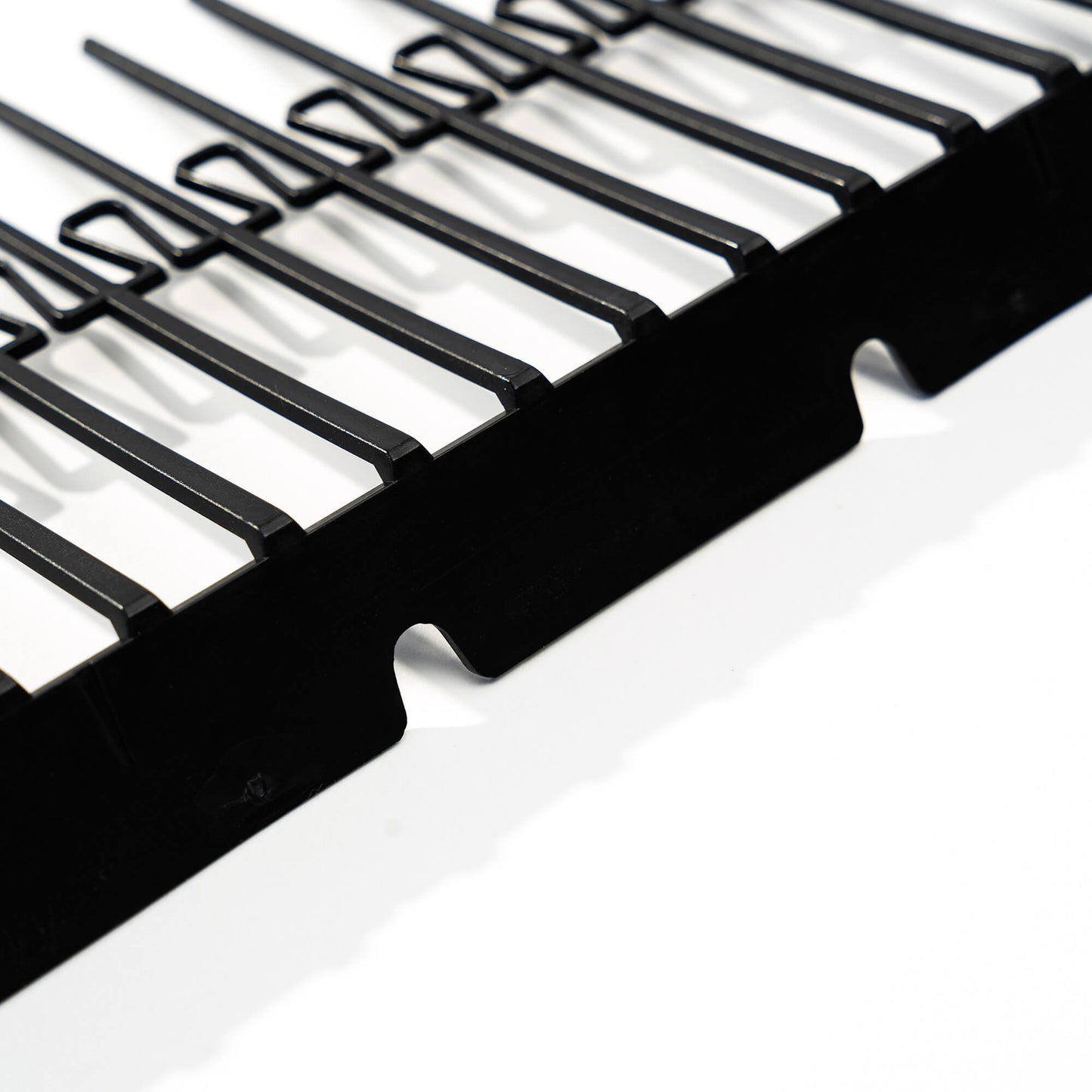 Close up of BirdBlocker 125mm edge
