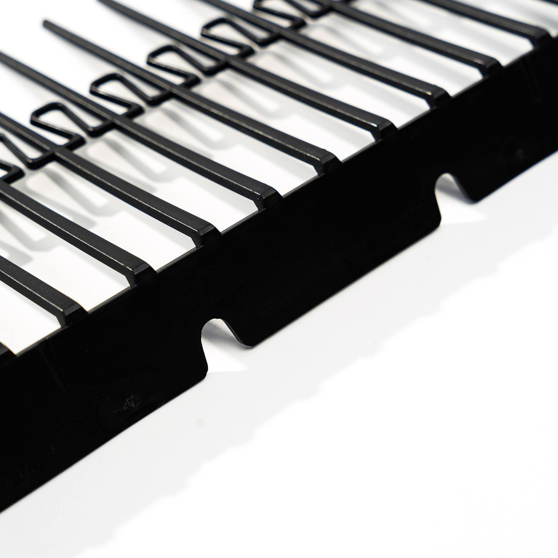 Close up of BirdBlocker 125mm edge